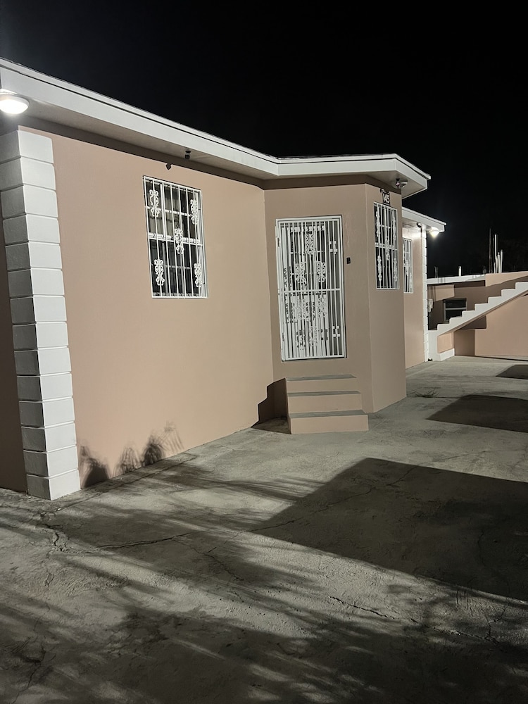 Hotel Island Turquoise Rental - Image 1