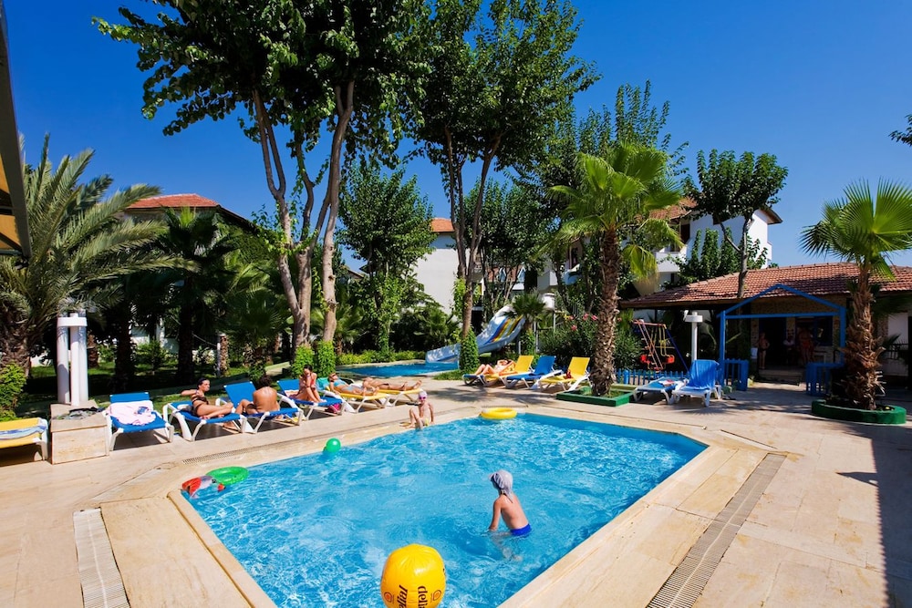 Larissa Akman Çamyuva - All Inclusive