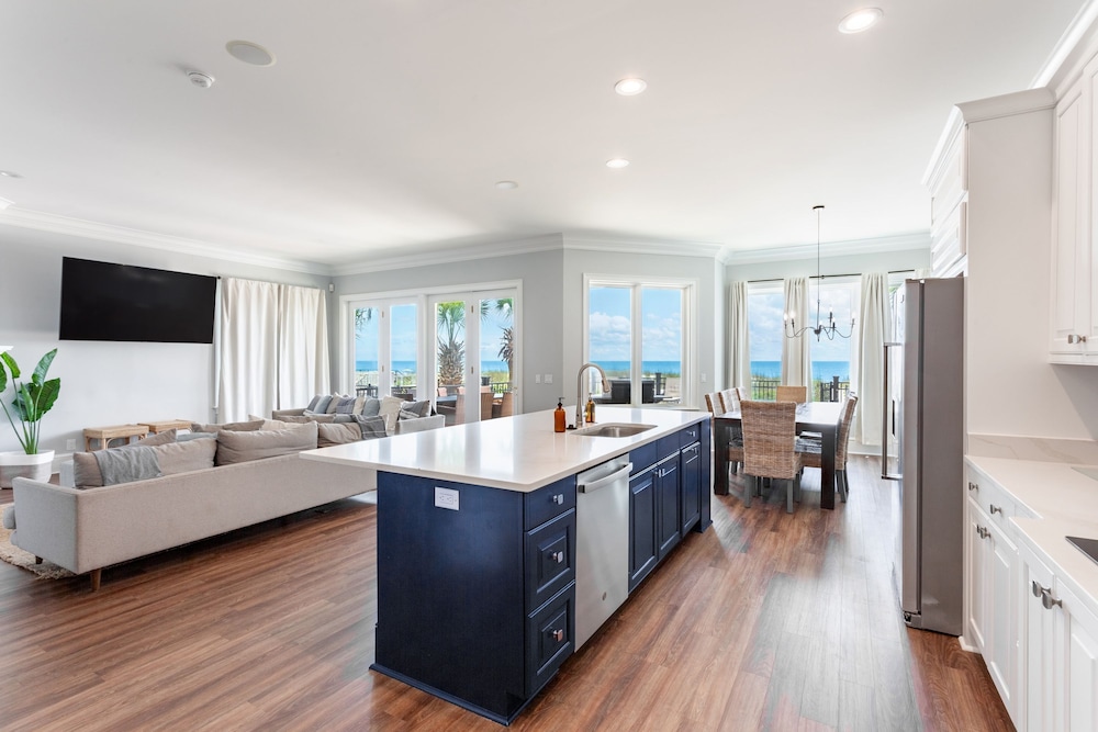 Lido by Avantstay Oceanfront Home w Pool Hot Tub Game Room Gorgeous Views