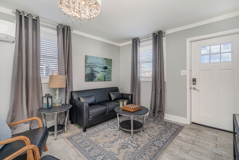 Urban Pearl-2 Bedroom & Private Patio-in Midtown