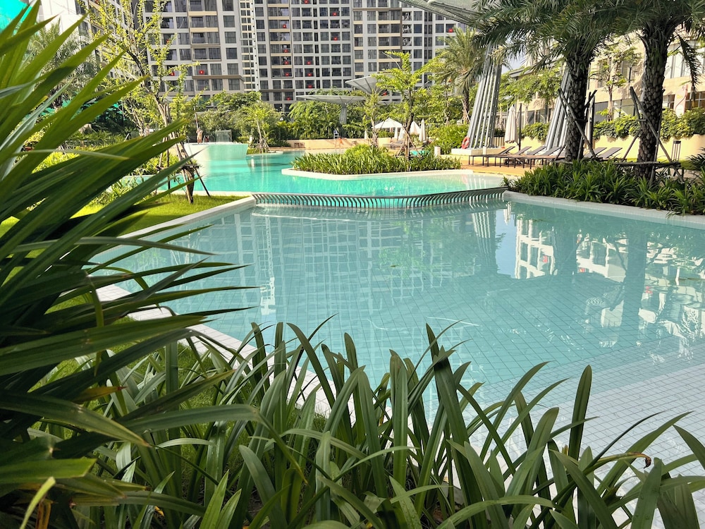 Vinhomes Grand Park-Masterise Center