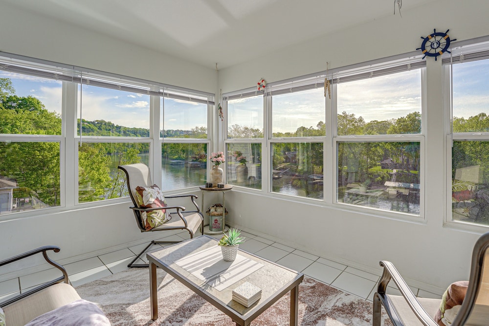 Updated Branson Condo w/ Lake Taneycomo Views!