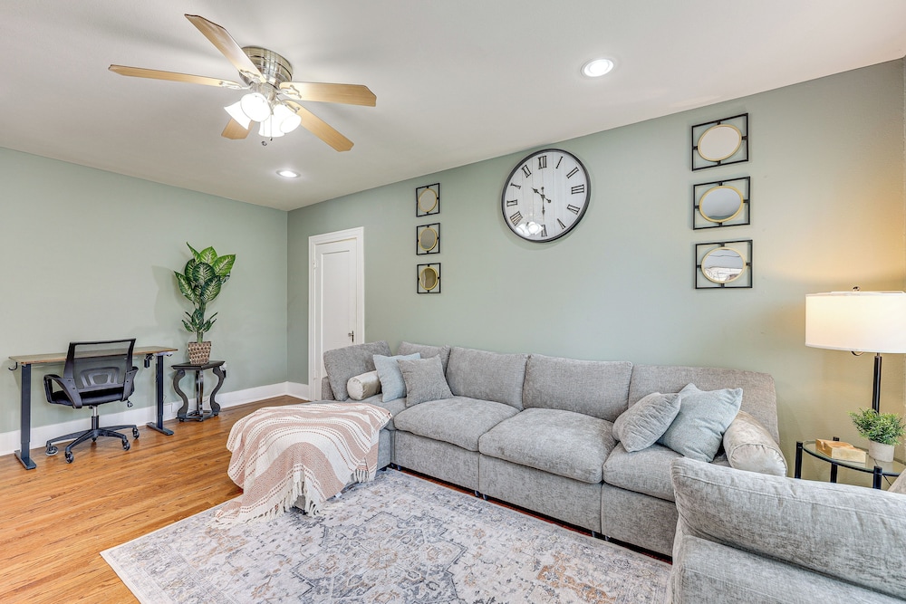 1 Mi to San Antonio Zoo: Olmos Park Apt!