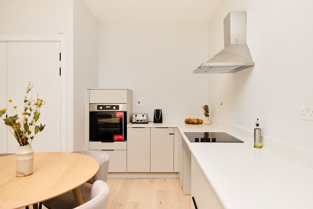 The Brondesbury Hideout - Breathtaking 1bdr Flat With Terrace + Parking