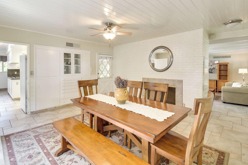 8 Mi to Dtwn: Spacious Home w/ Fire Pit in Fresno!
