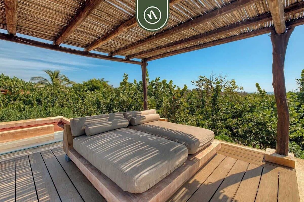 Stunning Two-bedroom Ocean View House - Mazul