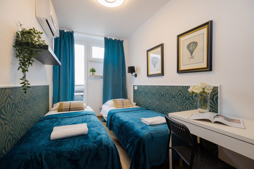 UNIT Short Rent Apartment by Warsaw Metro Station
