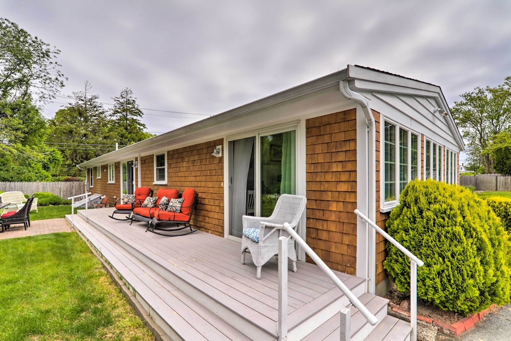Charming Hyannis Cottage: 1 Mi to Beach! view 4