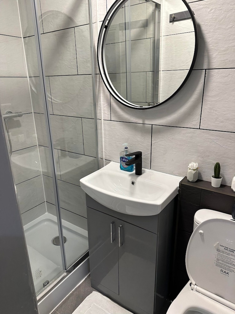 Studio Sleeps 3 - Outdoor Space - Pet Friendly