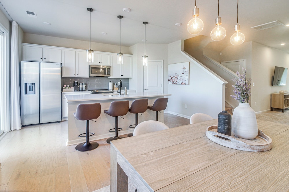7 Mi to Uptown: Townhouse w/ Patio in Charlotte!