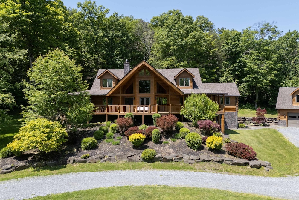 Luxury Private Estate w Pool Near Rhinebeck