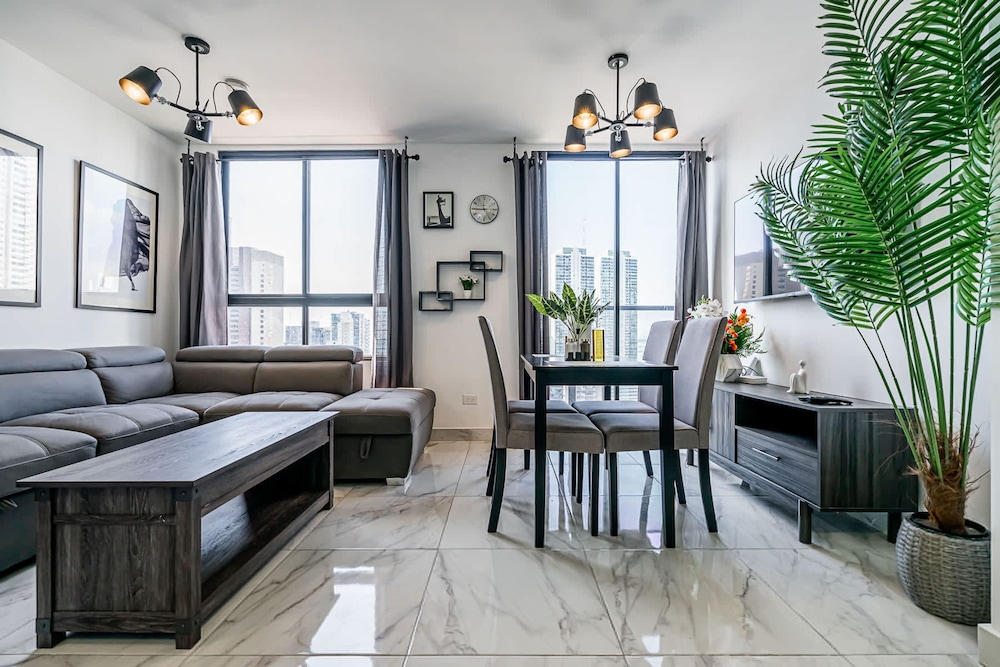 w Brilliant 1BR w Beautiful View in Calle 50