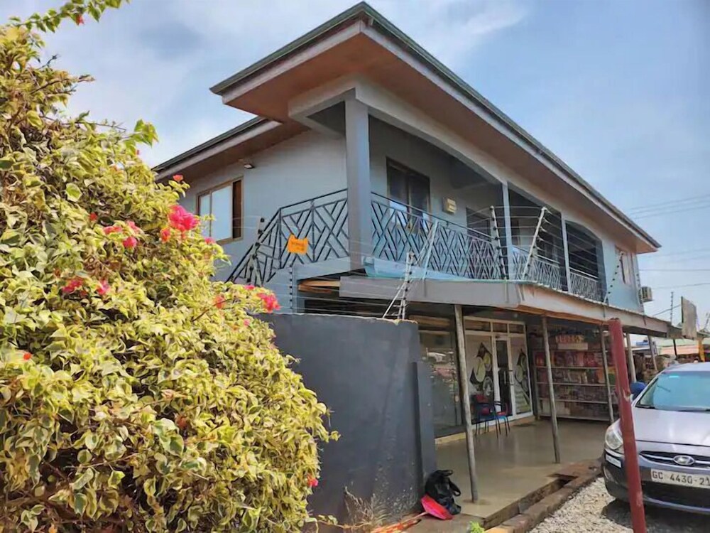 Beautiful Cozy 2 Bed Near Highway, photo 15