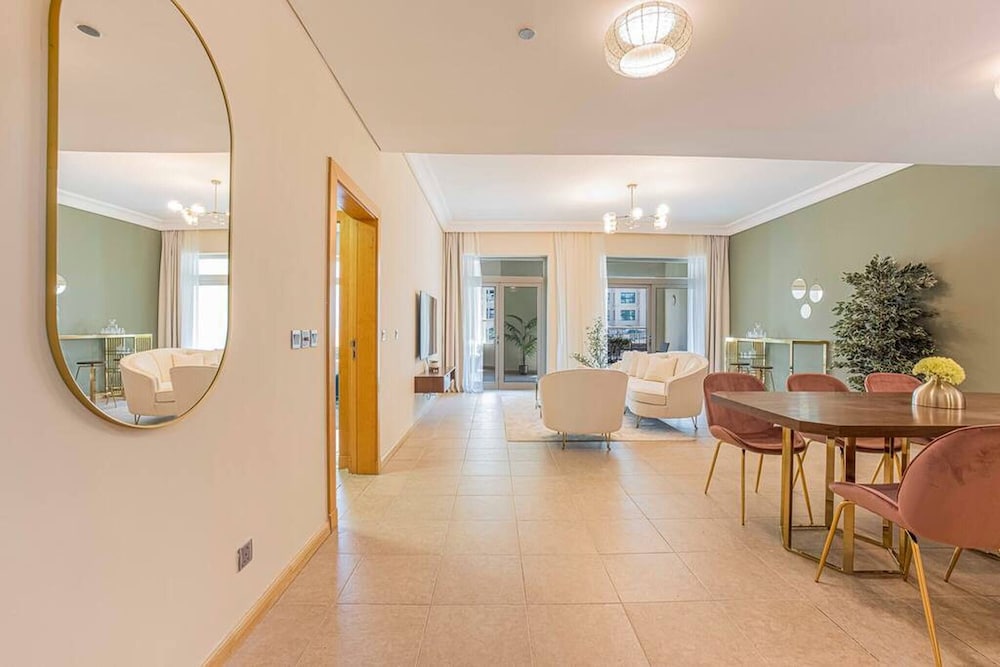 Spacious New Furnished 2br M Palm Jumeirah