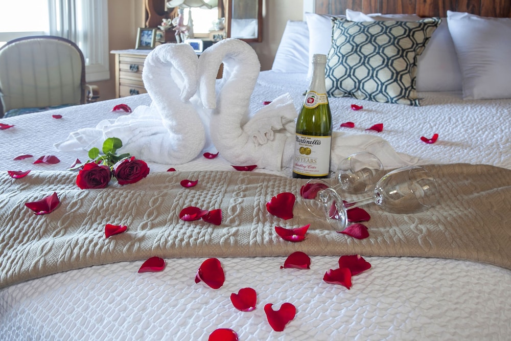 Moolack Shores Inn