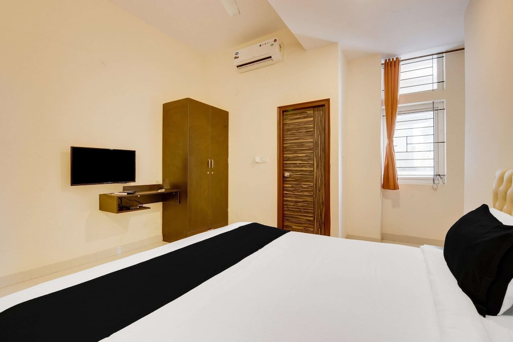 Cosy Stays at HBR Layout