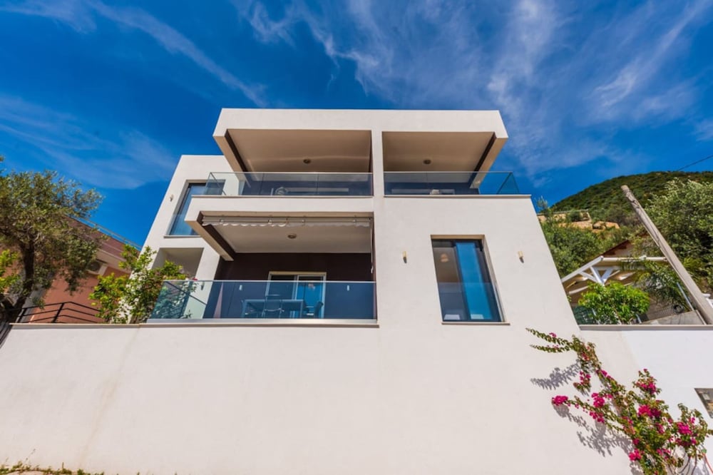 Exclusive Seafront Apartments Apartment 2