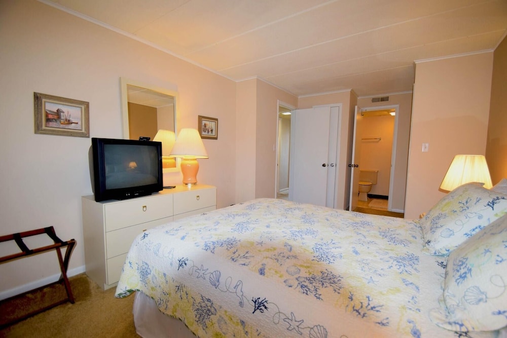 Thunder Island 16a 2 Bedroom Condo by RedAwning view 2