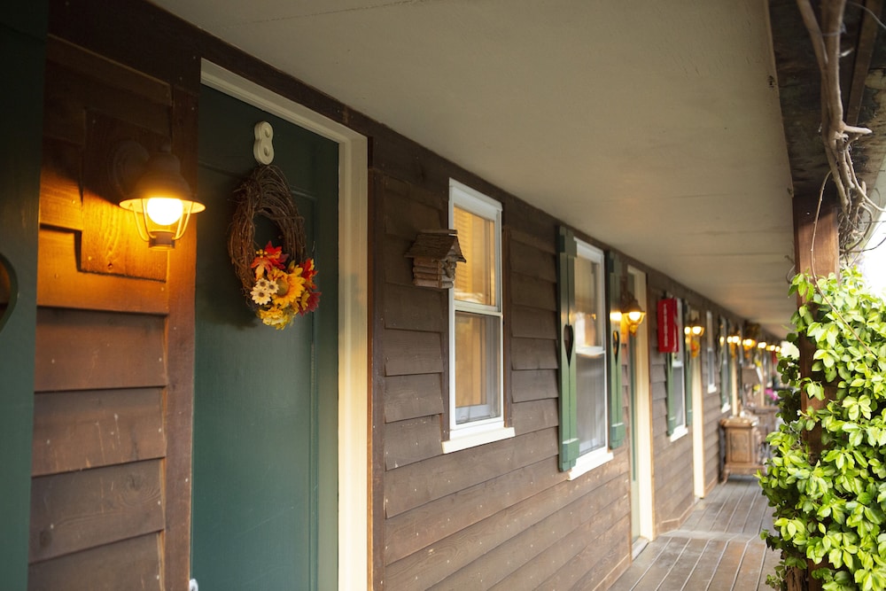 The Chimney Rock Inn & Cottages