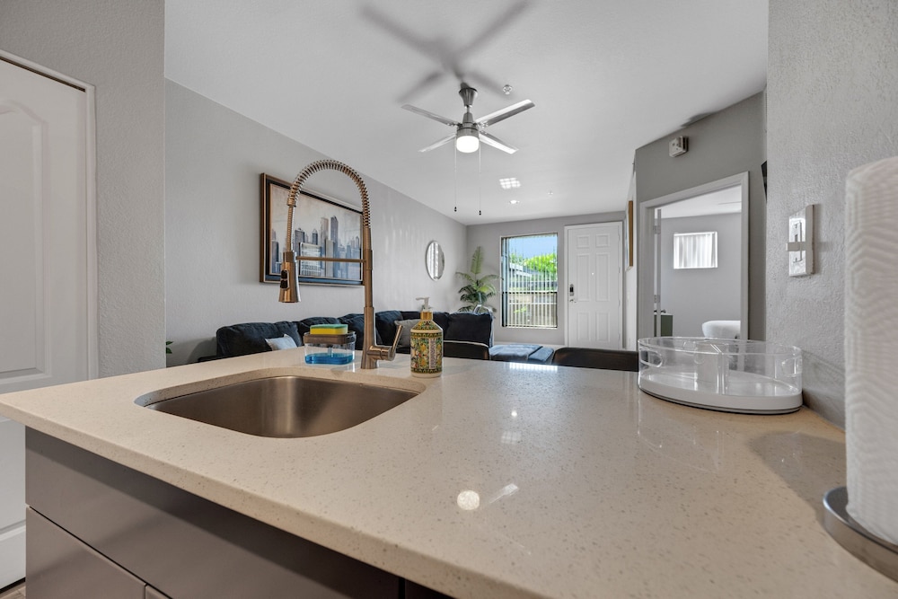 Central Relaxing 1br Phoenix Retreat Near Airport 1 Bedroom Apts