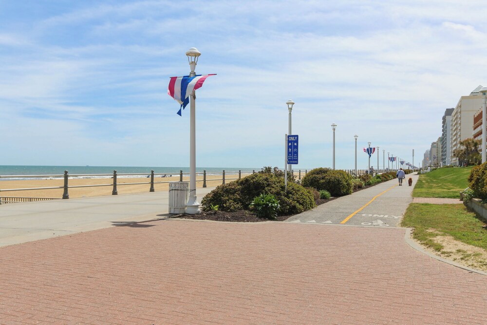 Exclusive Beach Access: VA Beach Studio Condo!