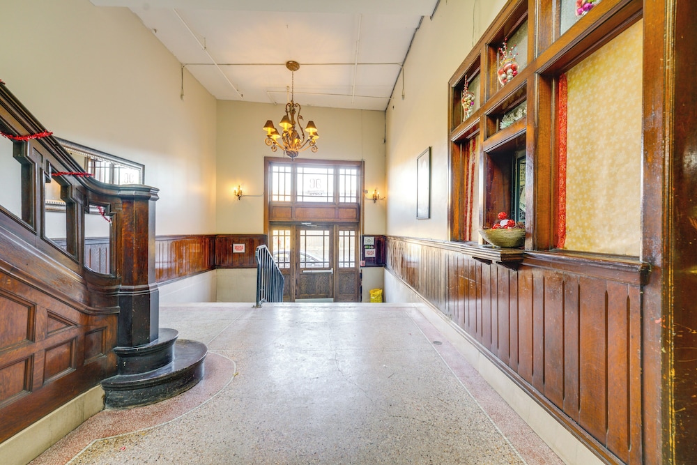 1 Mi to Dtwn! Riverside Corktown Loft on 2nd Floor