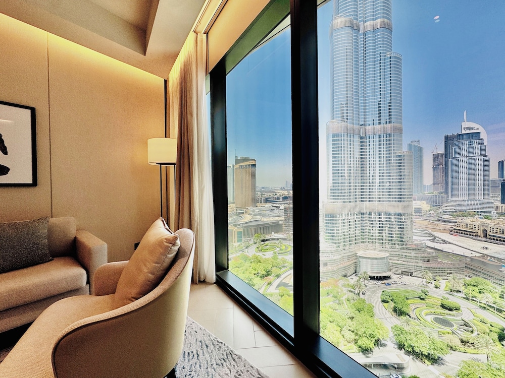 Venduras Skyline 3BR at Address Opera