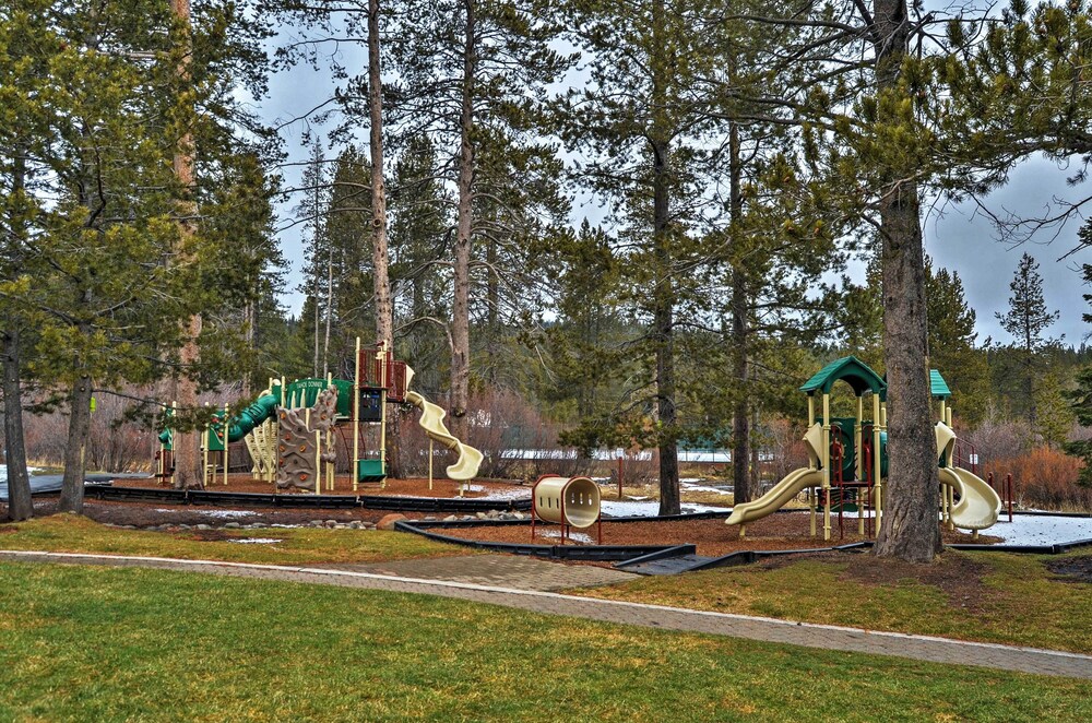 Lake Tahoe Vacations - Tahoe Donner Cabin: Deck, Trail Access, EV Charger - Property Image 11