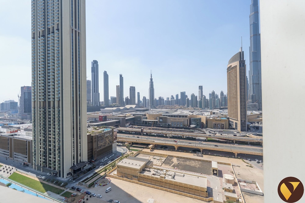 Vogue full Burj Khalifa View Dubai Mall