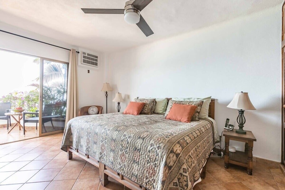 Ocean View 2Br Condo-balcony-beach-pool - 610