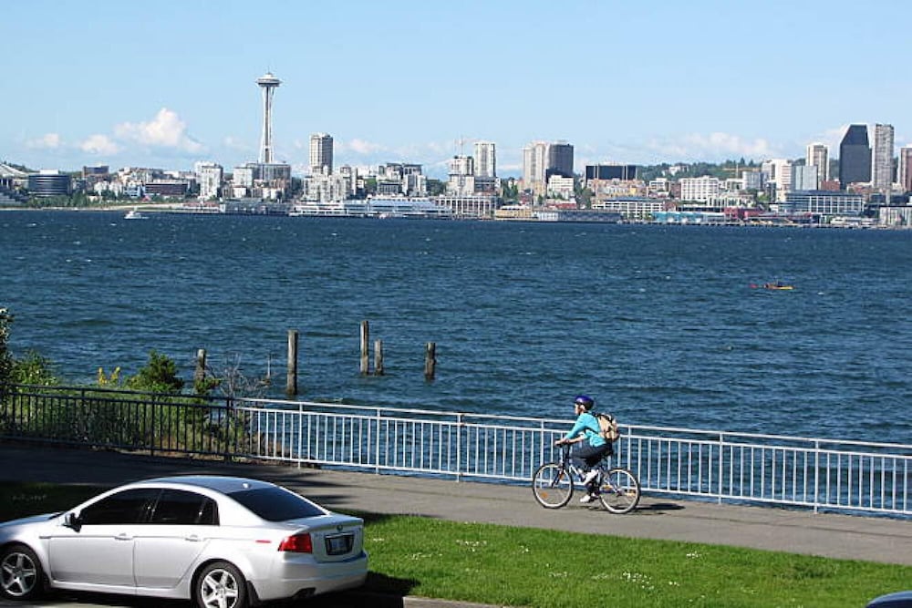 Alki Beach Escape Romantic Waterfront Getaway for 2 Extended Stay