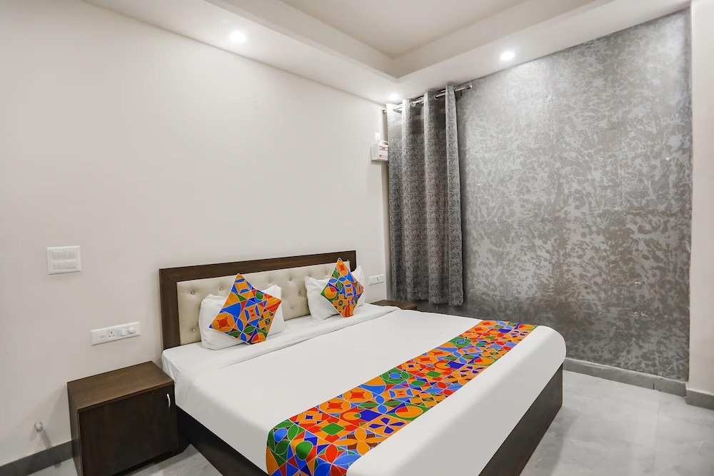 Fabhotel Signature Inn I