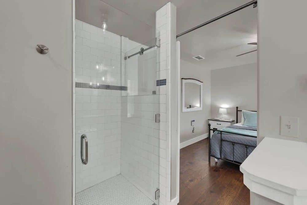 Charming Cottage-3 Mins to Downtown-pet Friendly!