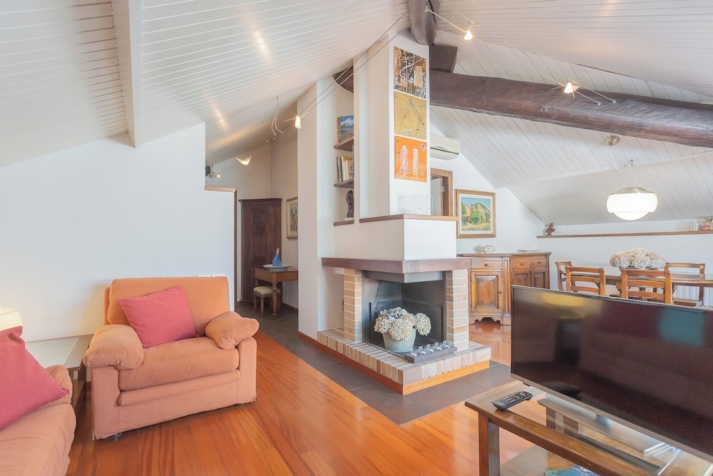 La Mansarda by Rent all Como