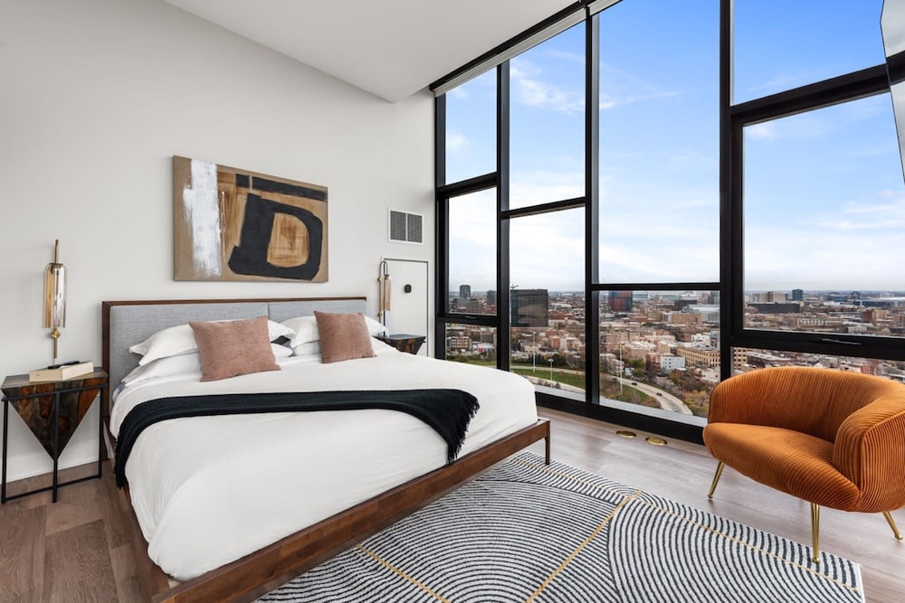 Luxury Penthouse 3BR Prime Location