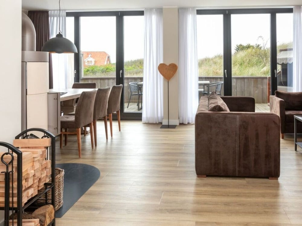 Reethuus Sud Modern Retreat