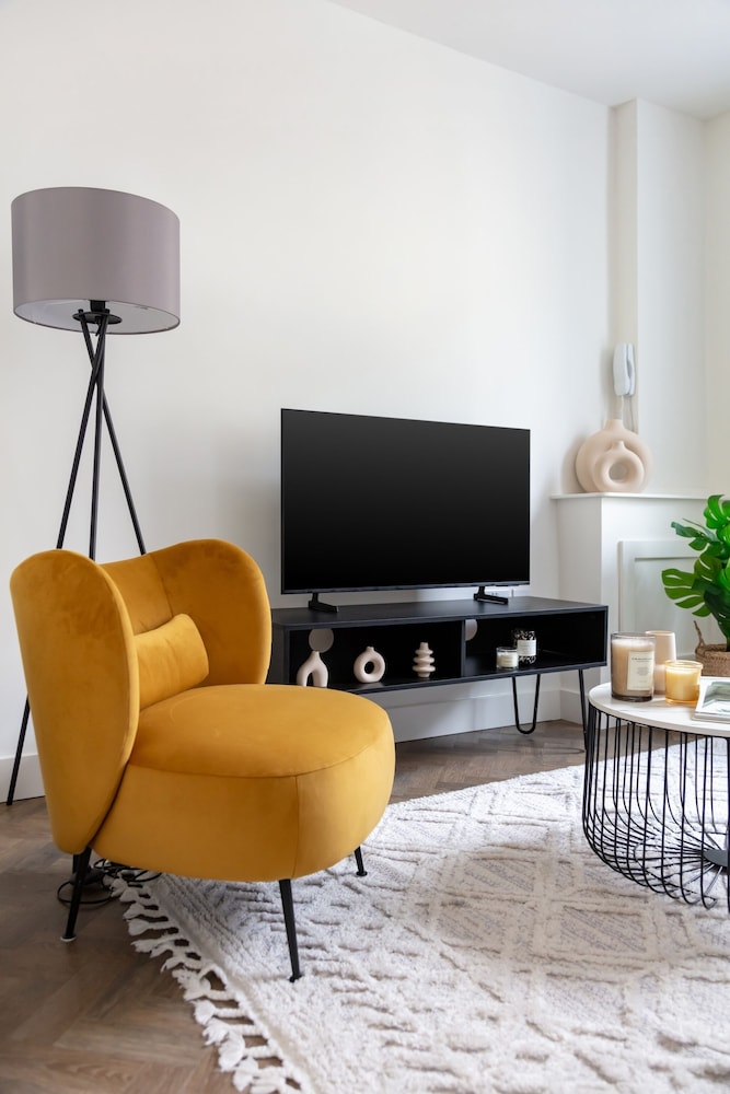 Modern 1BR Downtown Stay