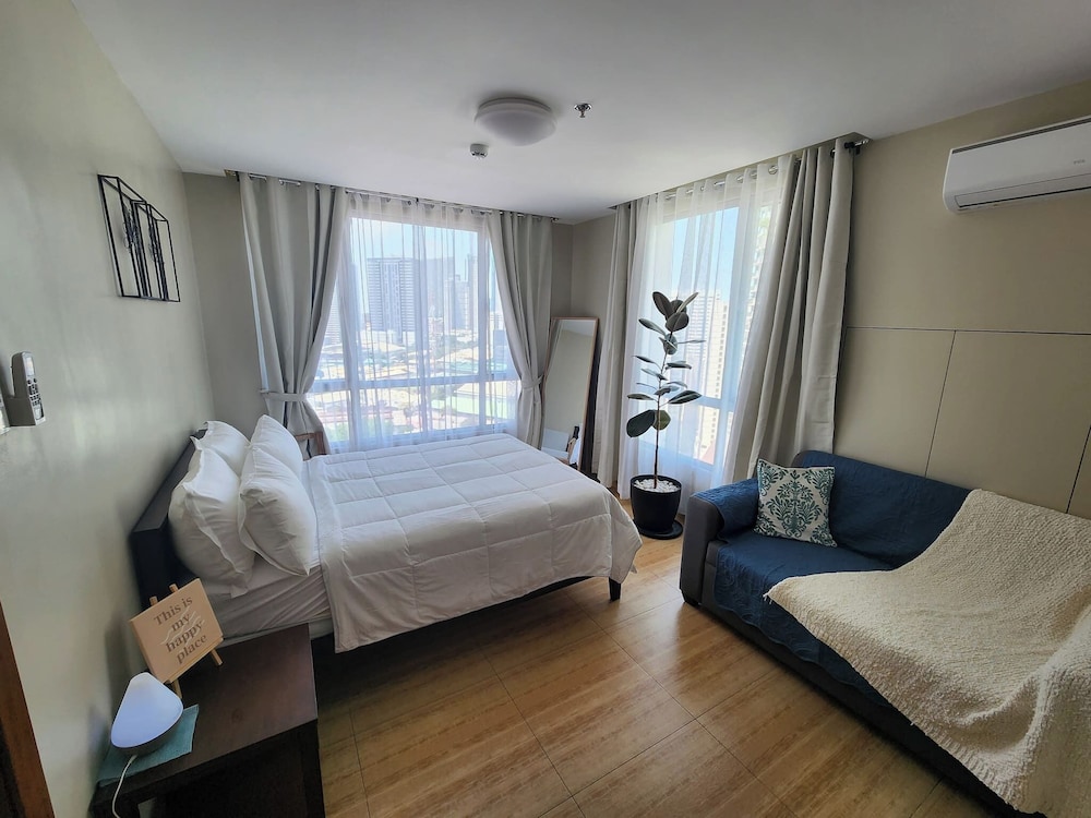 Cozy 1BR Condo in Mandaluyong City With City Skyline View