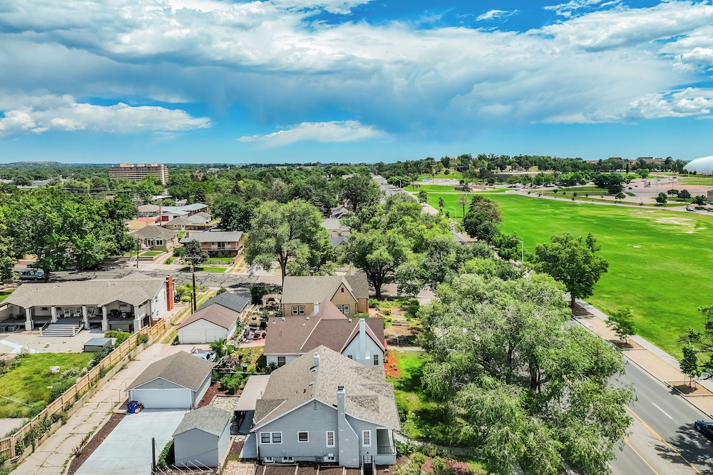 1318 E Pikes Peak