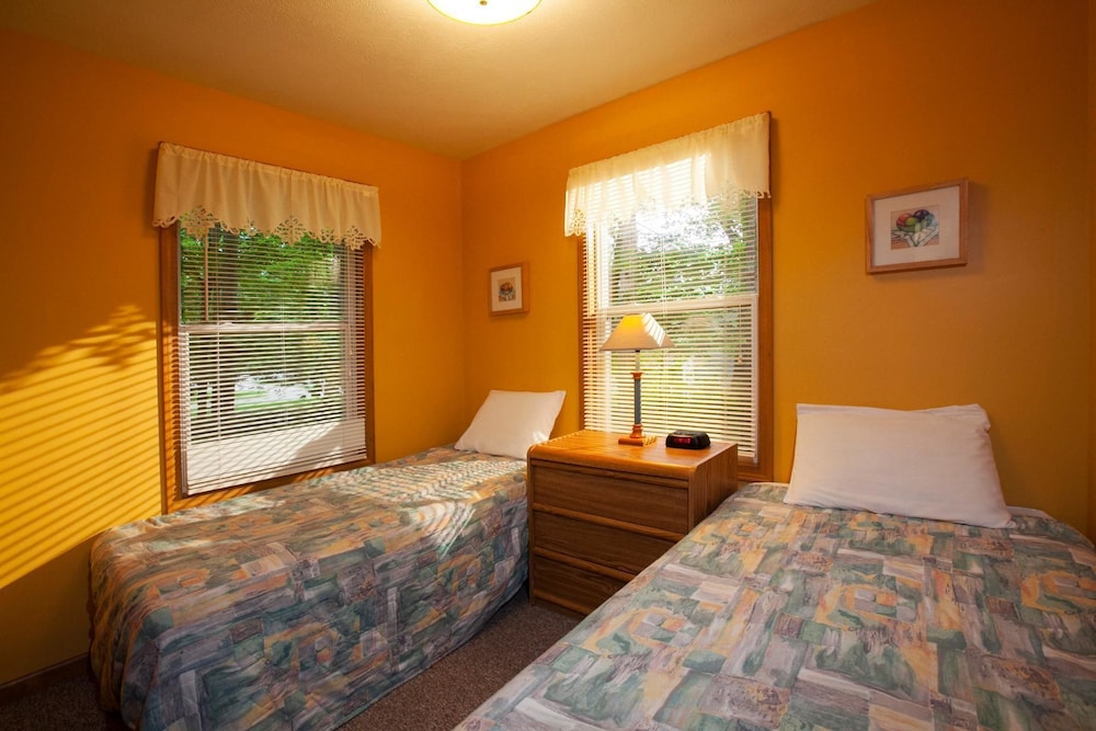 Goshorn Lake Cottages