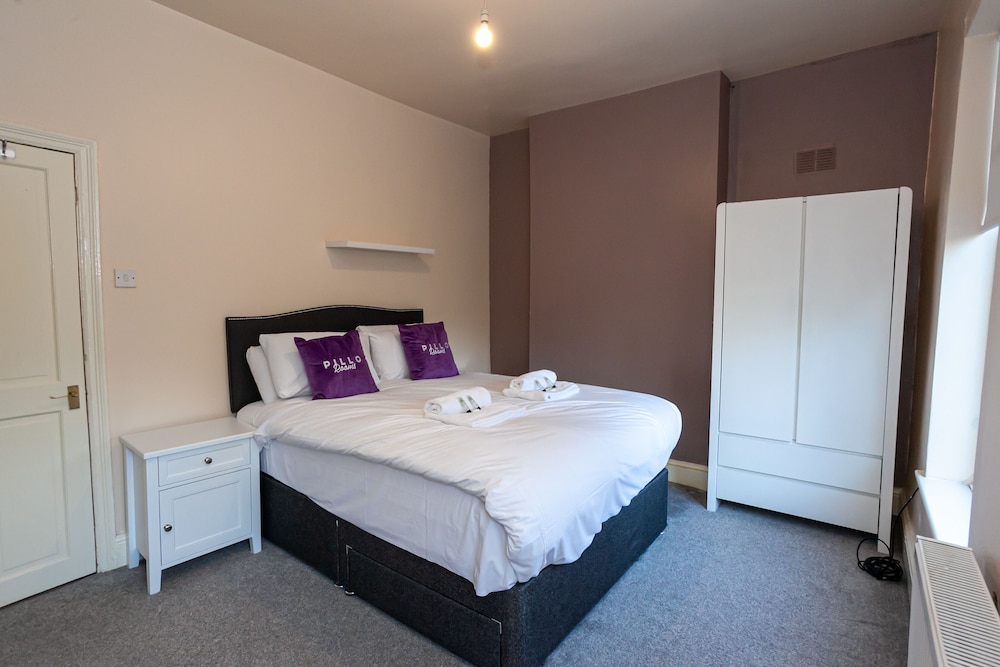 Pillo Rooms - Cosy 2 Bed House in Eccles view 4