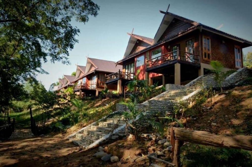 Mr. Charles Riverview Lodge