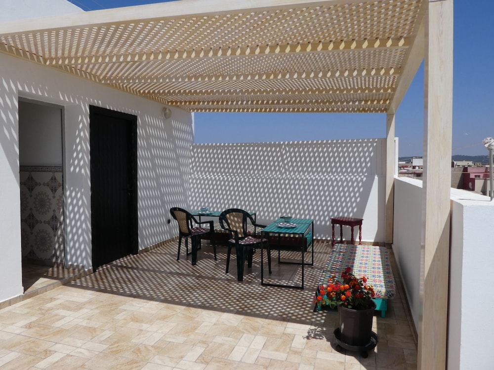 Al Bouhaira Abyad Art & Golf