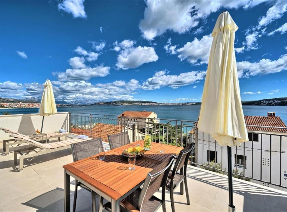 Apartment Domenico - 50 m From the sea