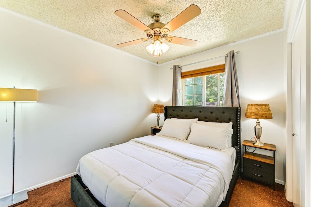 The Homestead Luxury-cozy 2BR Apartments Near SFA