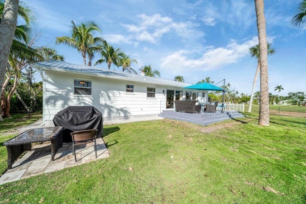 Mau Maus Cottage 3 Bedroom Home by RedAwning view 4
