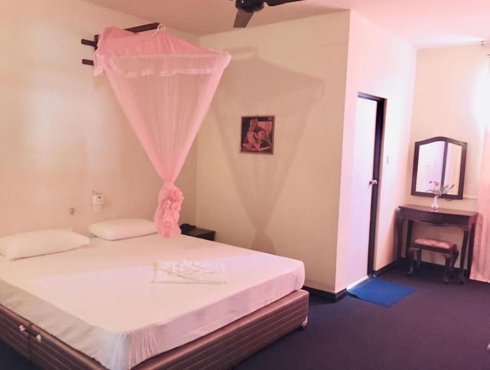 Sana's Beach Guesthouse and Restaurant view 3