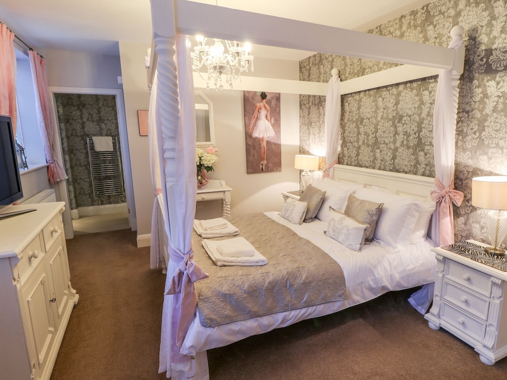 Yardley Manor