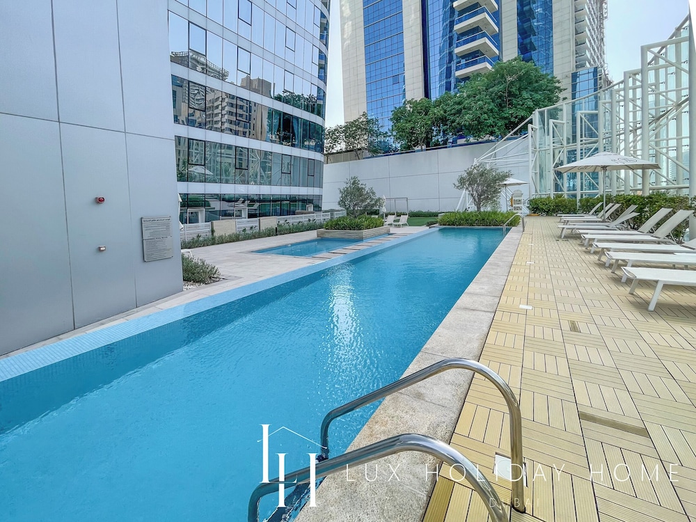 LUX Pad Executive Suite Canal View 5
