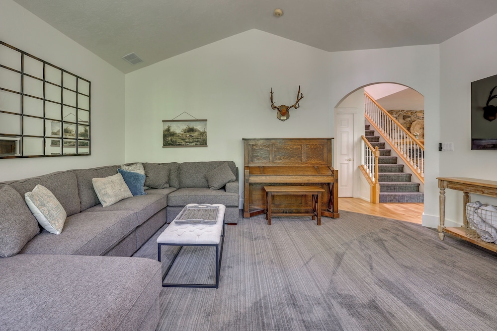 Riverfront & Lake Retreat: 17 Mi to Lucky Peak!